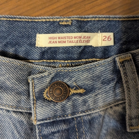 Levis 90s Mom Jeans - Picture 4 of 4